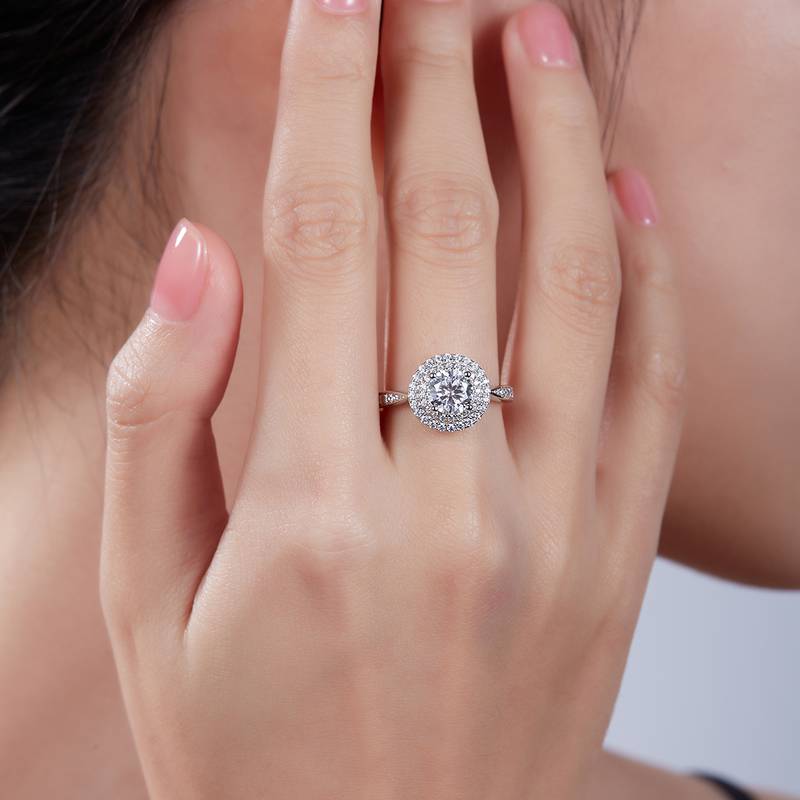 豪镶圆形S925银镀白金MoissaniteWomen's Ring1.0ctD级